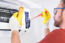 Air conditioning service and maintenance, fixing AC unit and cleaning the filters