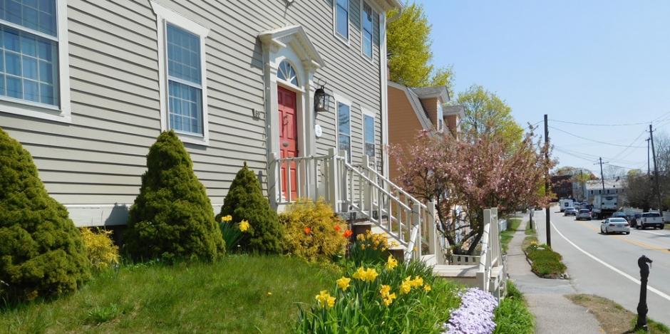 Why Spring Is the Perfect Time to Bring Cool Comfort to Your Hot Second Floor blog header image